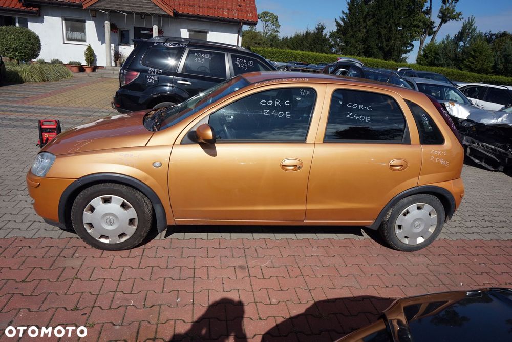 OPEL CORSA C III 5D HB 2003 Z40E 1.4 16V Z14XEP 90KM F13 374 ZŁOTY na części - 2