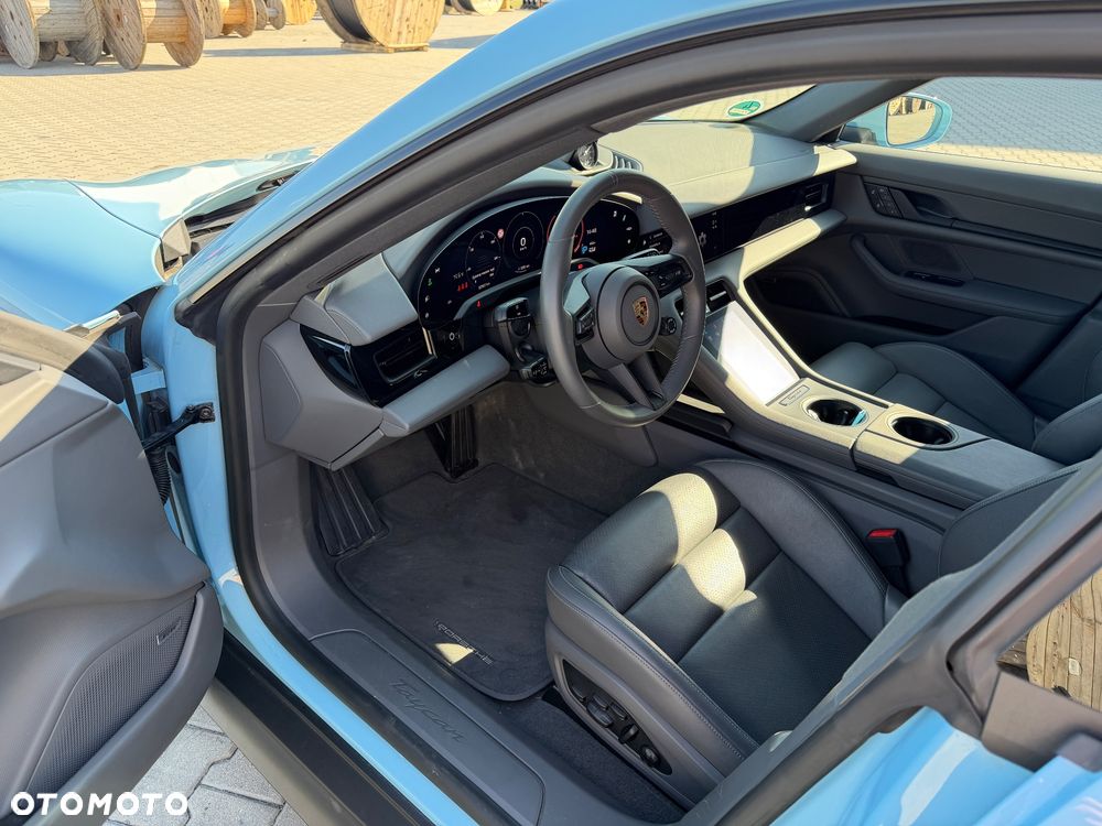 Porsche Taycan - 11