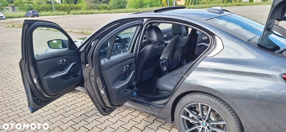 BMW Seria 3 330i xDrive Sport - 12
