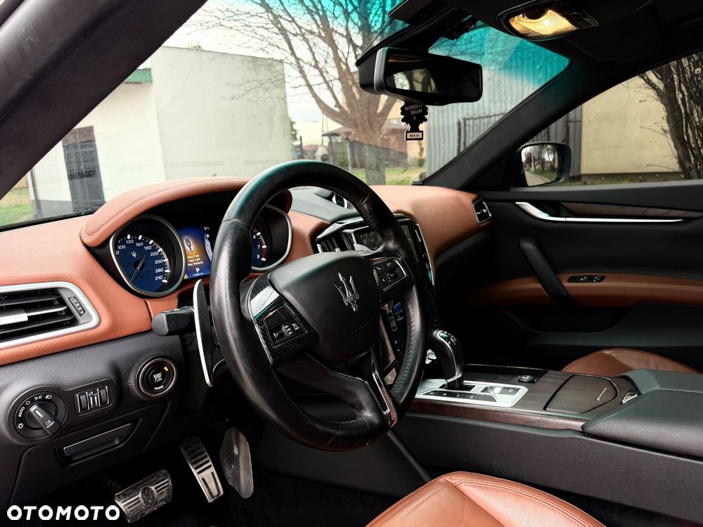 Maserati Ghibli S - 11