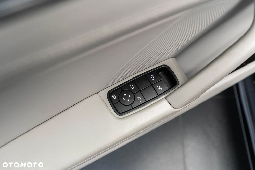 Porsche 911 Carrera 4S - 10