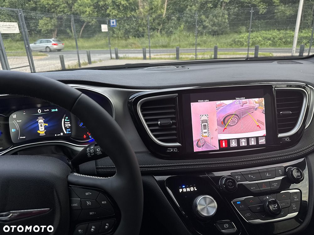 Chrysler Pacifica - 33