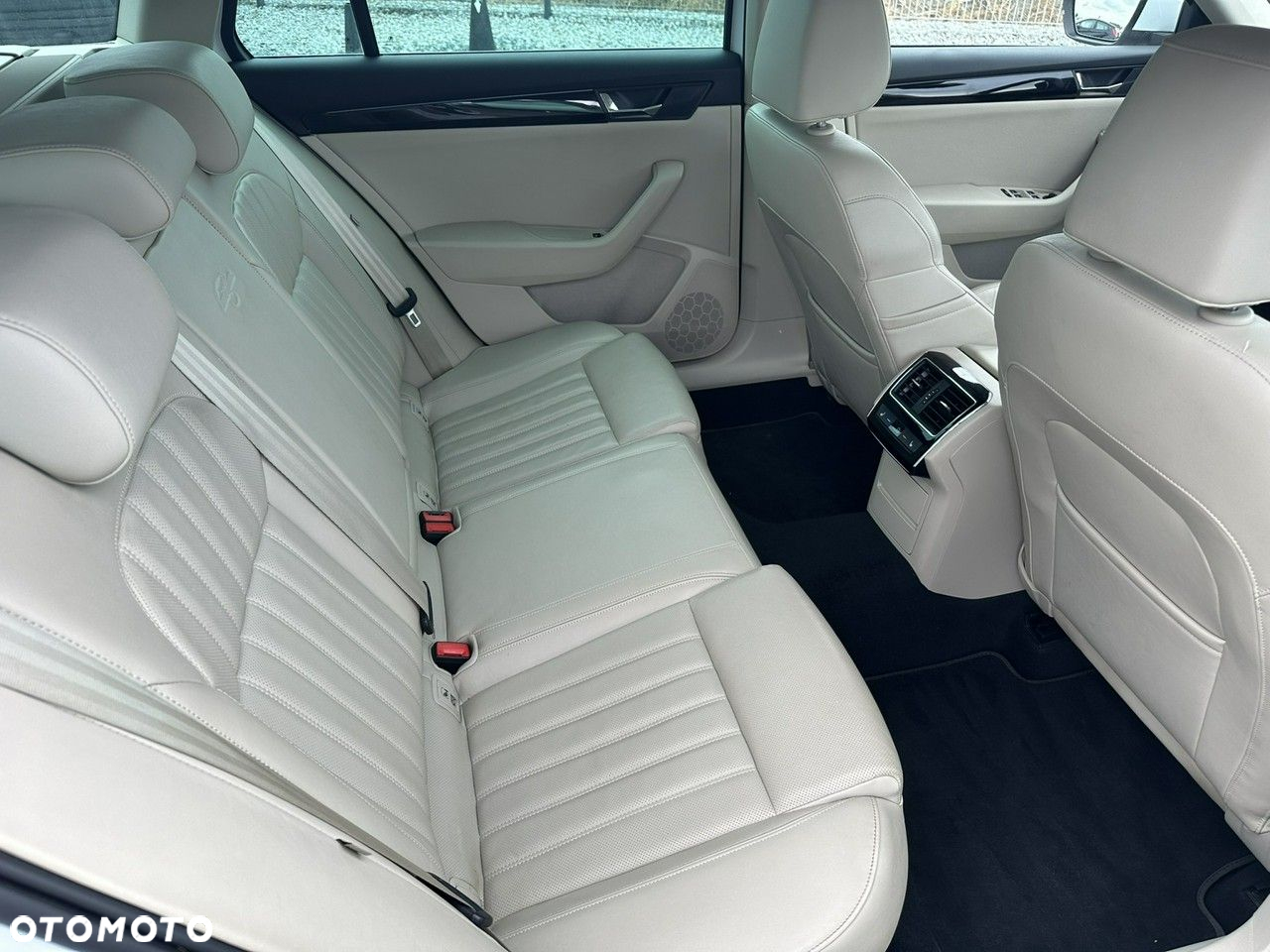 Skoda Superb Combi 2.0 TDI DSG L&K - 36