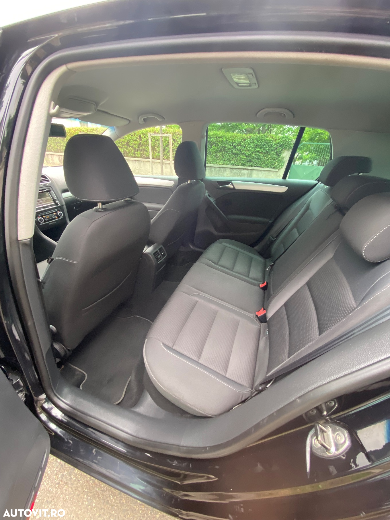 Volkswagen Golf 1.6 TDI DPF Highline - 9