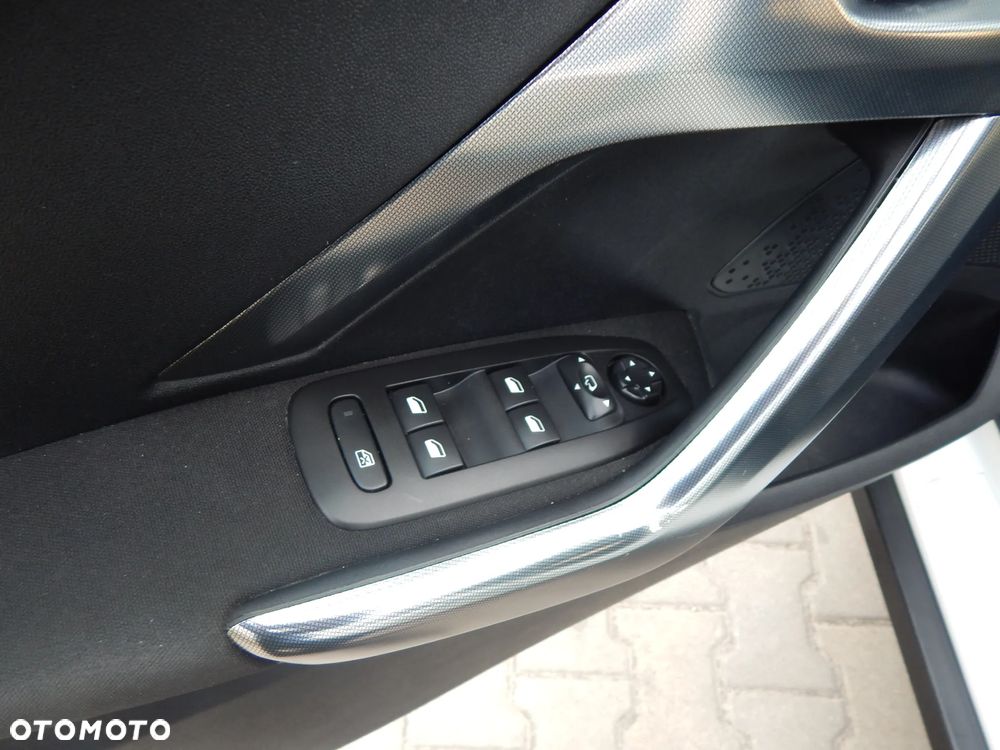 Peugeot 2008 PureTech 100 Allure - 16