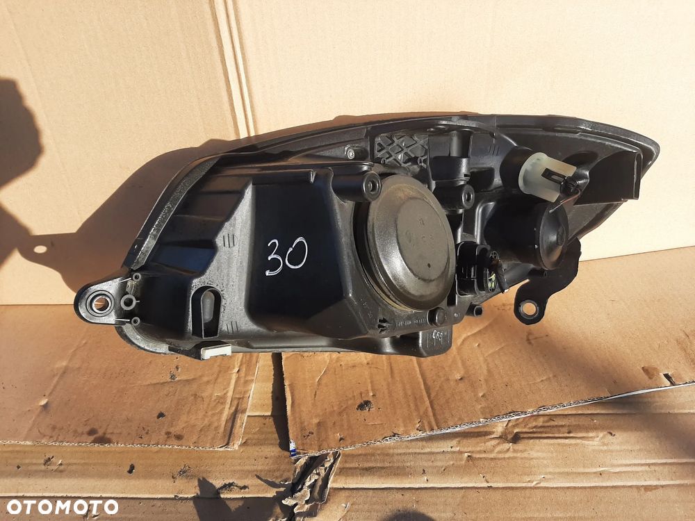 Lampa lewa  Skoda Fabia II Hella Europa - 7