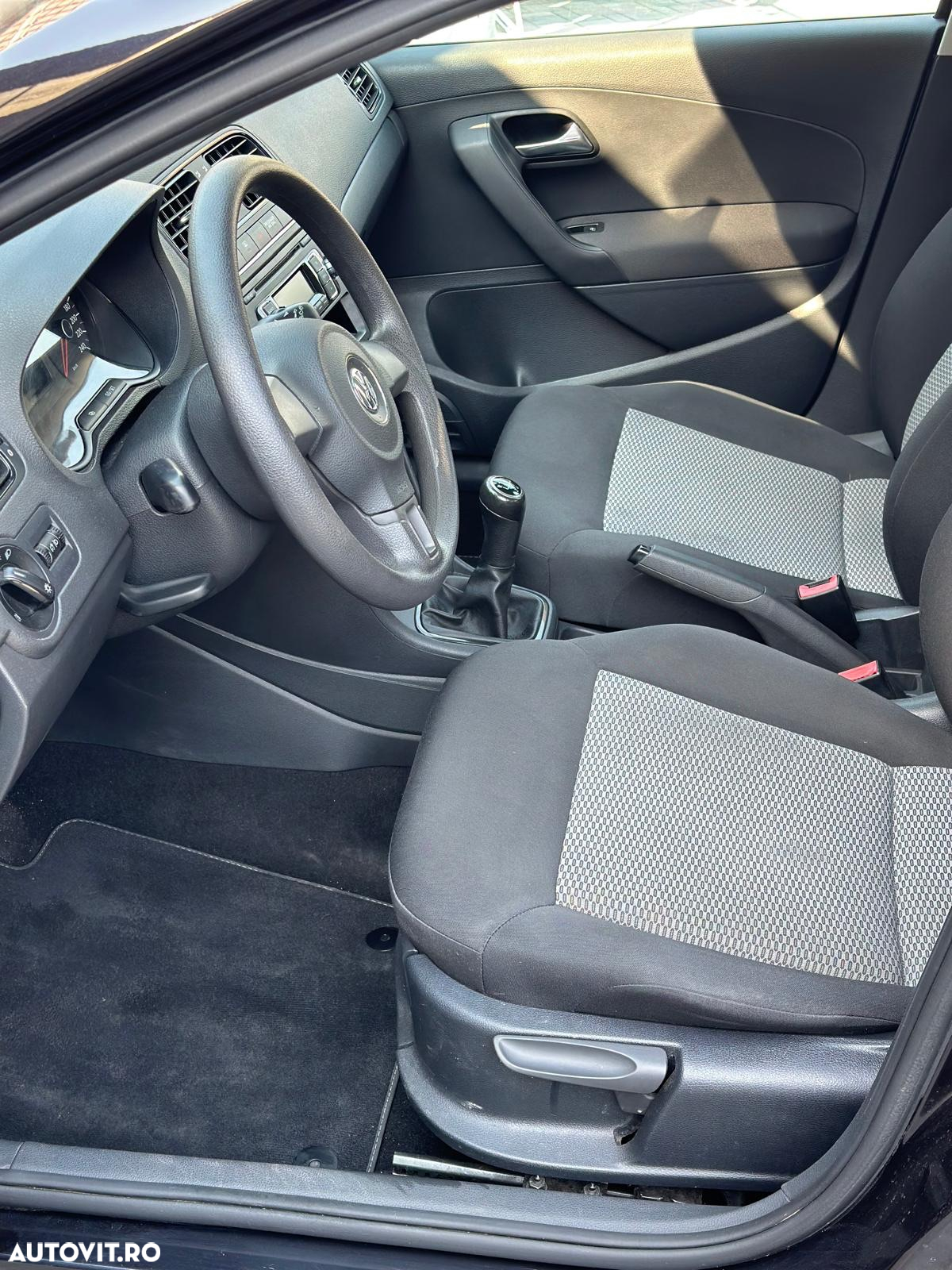 Volkswagen Polo 1.2 Attractive - 6