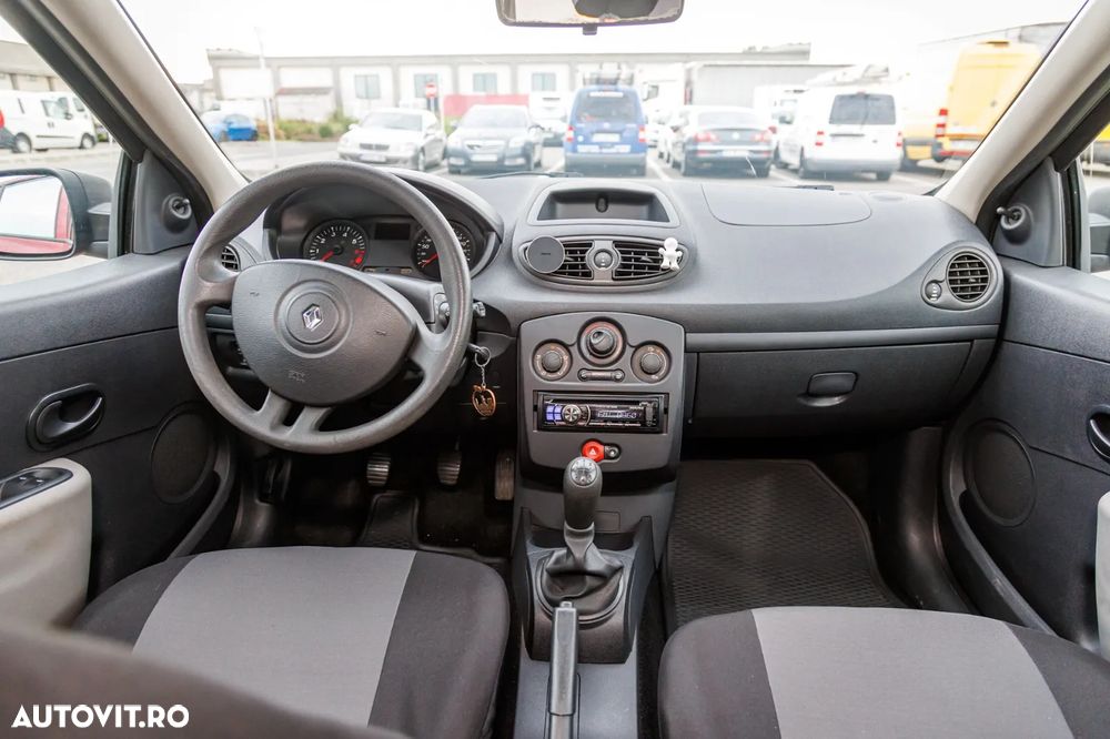 Renault Clio III 1.2 16V Authentique - 9