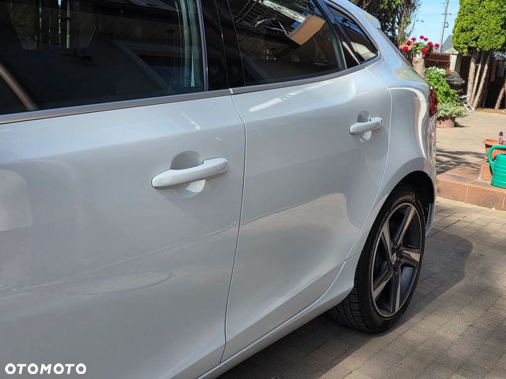 Volvo V40 D2 R Design - 4