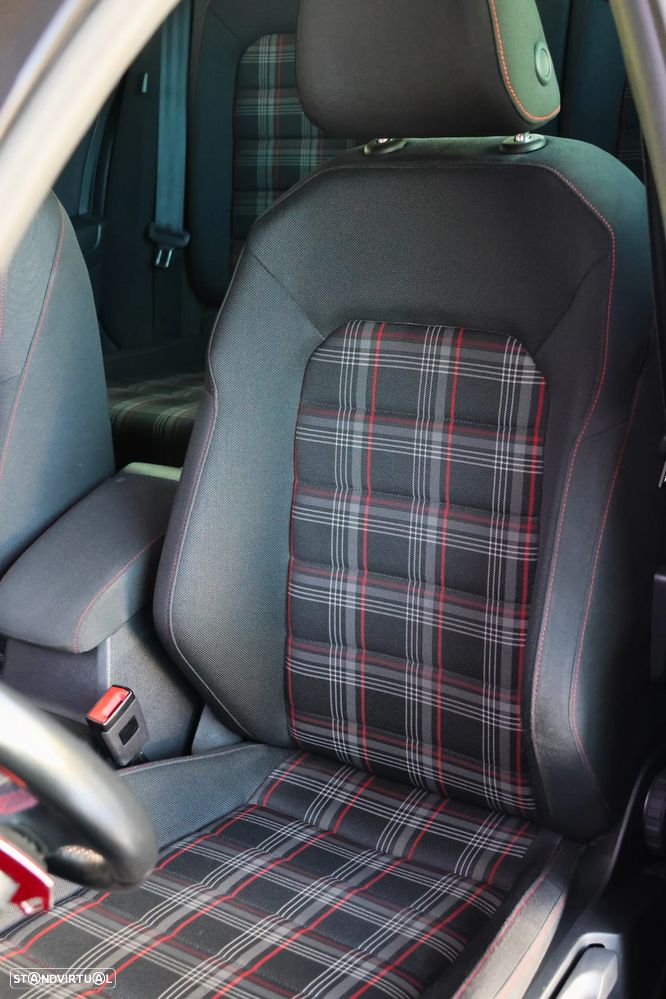 VW Golf GTI (BlueMotion ) DSG Performance - 16