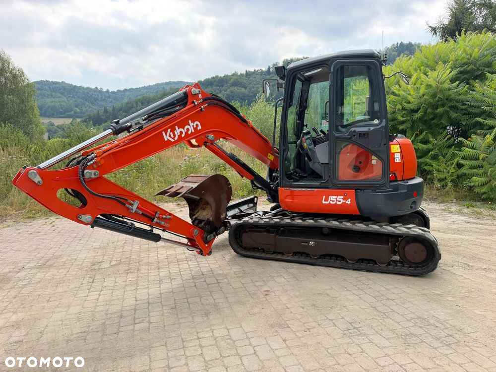 Kubota U55-4. koparka Gąsienicowa 5,5 tony. 2016 rok. 3700 mtg! KLIMATYZACJA. Długie ramie plus! 3sekcje Hydrauliczne. zamki na tłokach. Koparka Jak nówka sztuka. Zadbana zero zużycia. Z gospodarstwa Norweskiego. Zmiana łyżek Hydrauliczna. LENHOFF. Ani deka luzów wycieków. Szybka wolna jazda. Gąski perfekt stan. OKAZJA TANIO. Aktualna Dekra. Po serwisach eksploatacyjnych. Mocny silnik Kubota 4 cylindry! Zamki na tłokach. Nagłośnienie Wielka Okazja