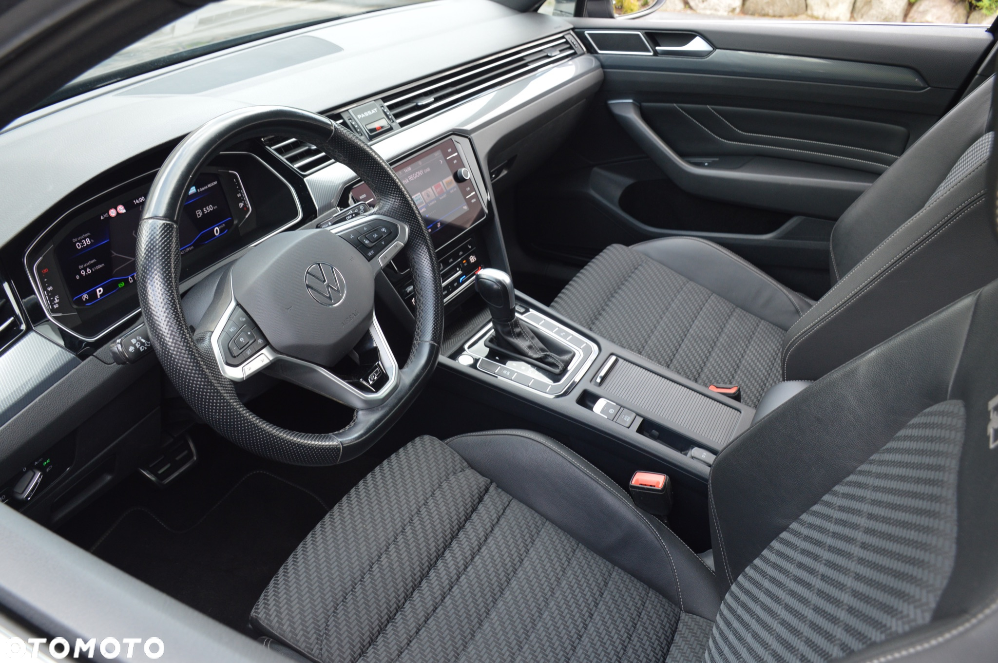 Volkswagen Passat Variant 2.0 TDI SCR DSG R-Line - 18