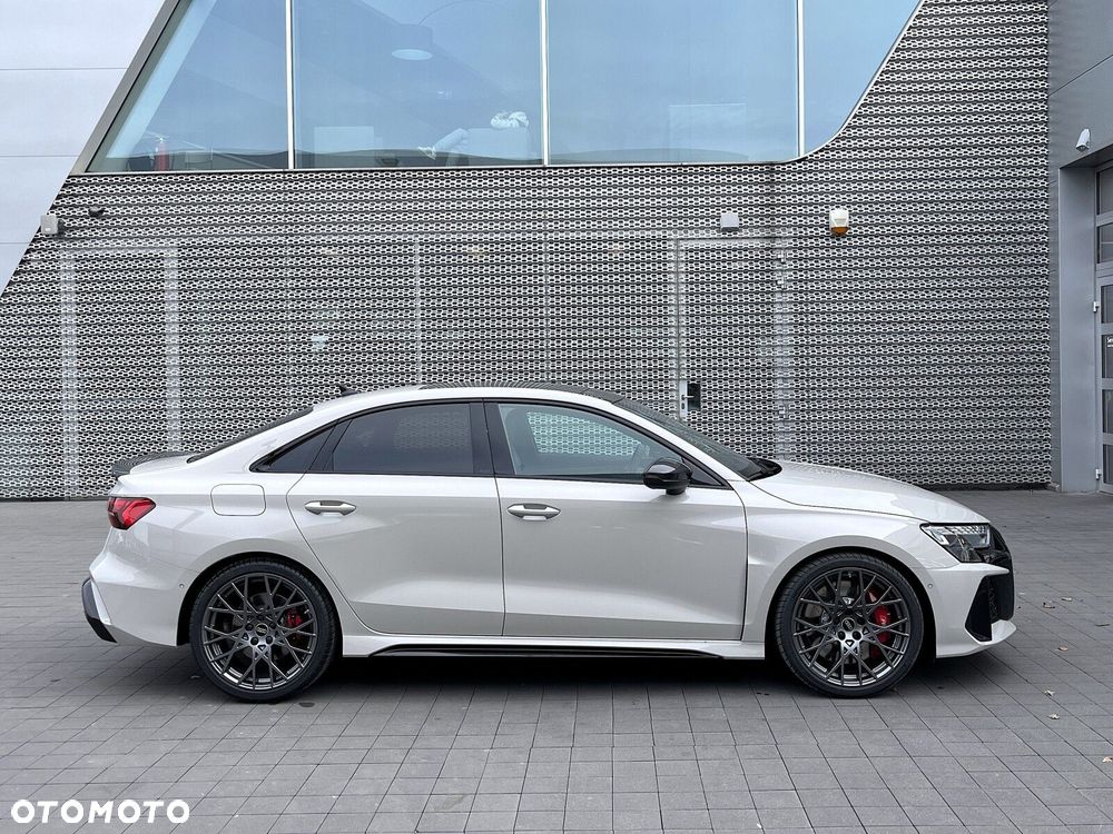Audi RS3 Limousine - 13