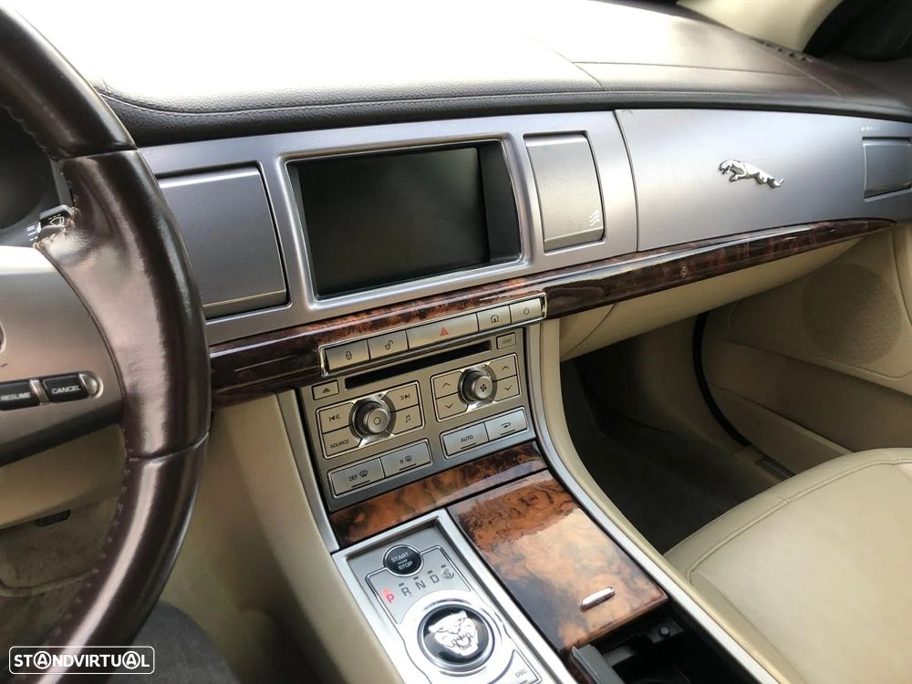 Jaguar XF 3.0 V6 Luxury - 27