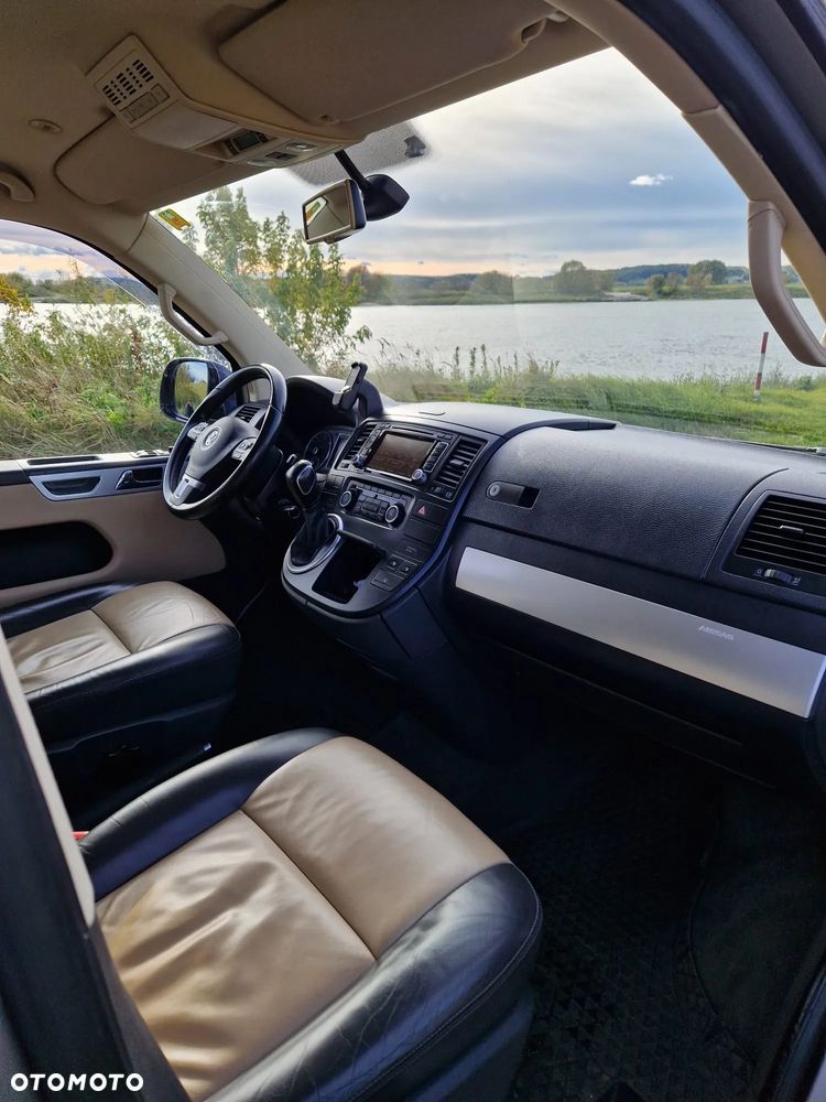 Volkswagen Multivan - 15