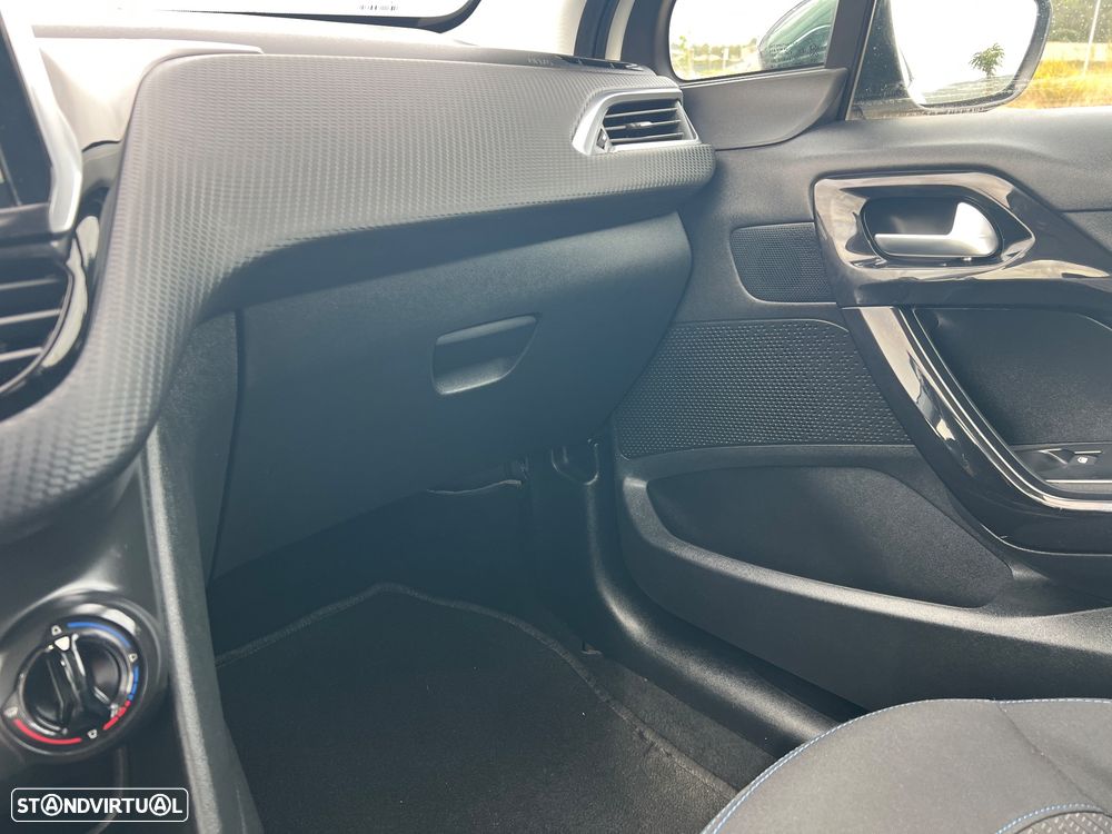 Peugeot 208 1.2 PureTech Style - 39
