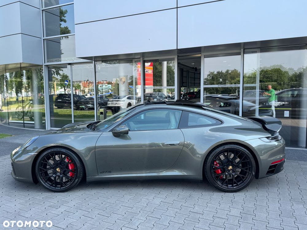 Porsche 911 Carrera 4 GTS - 2