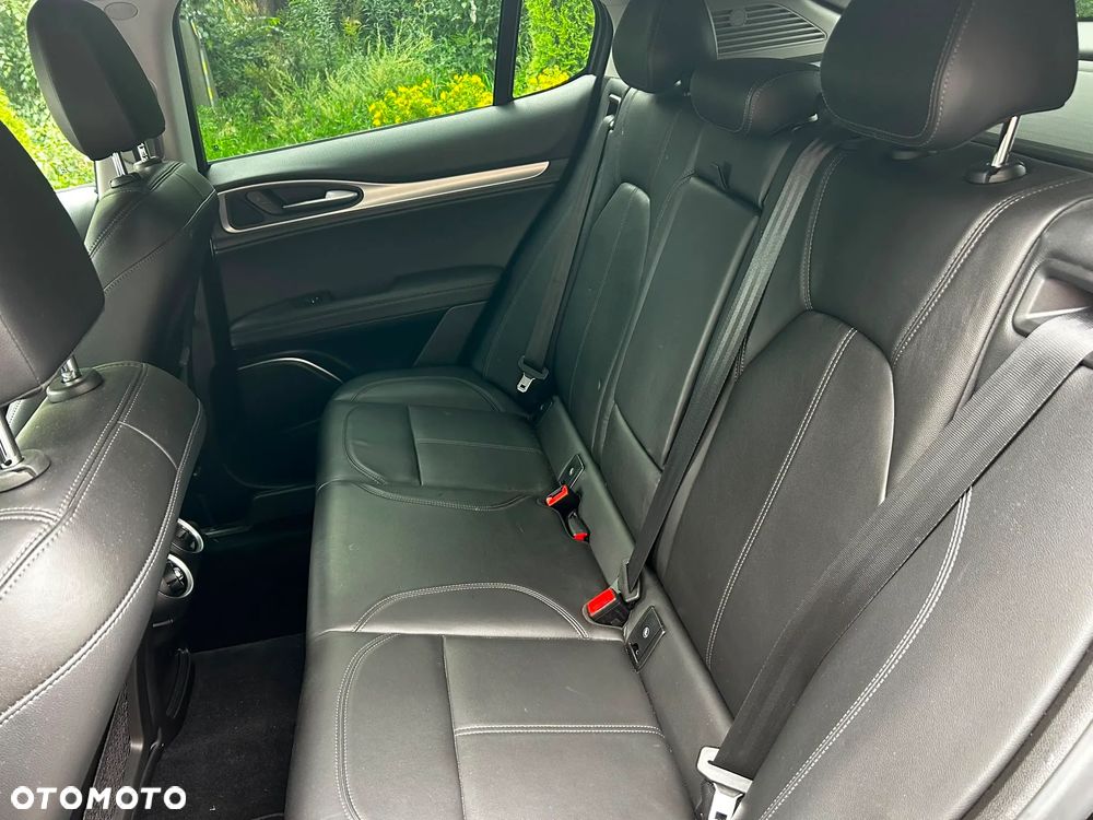 Alfa Romeo Stelvio 2.0 Turbo 16V AT8-Q4 Ti - 17