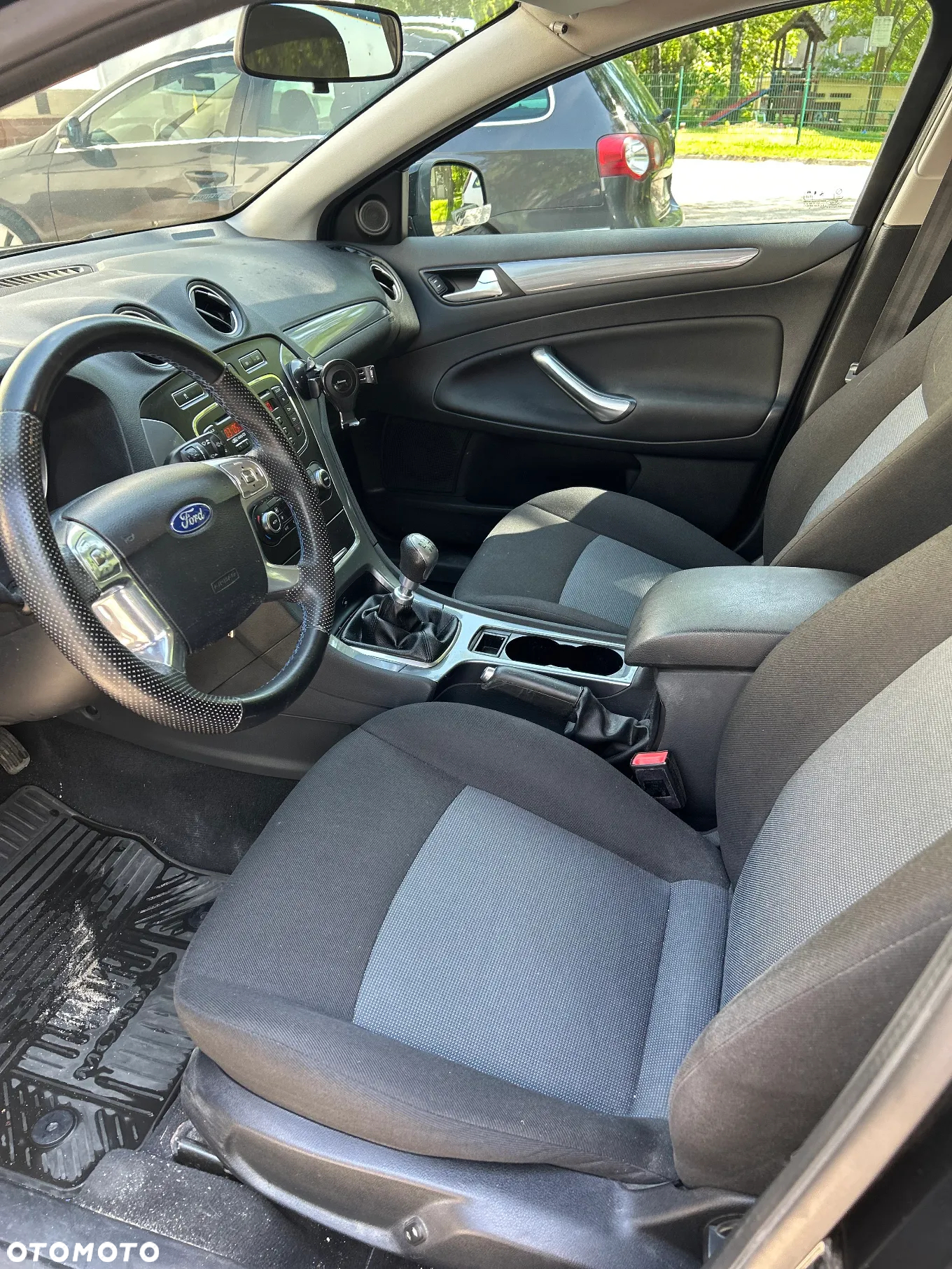 Ford Mondeo 1.6 T Ambiente - 2
