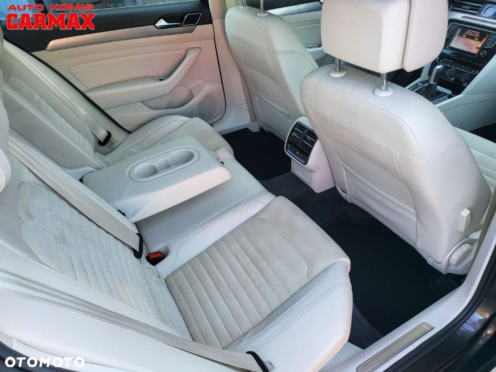 Volkswagen Passat - 33