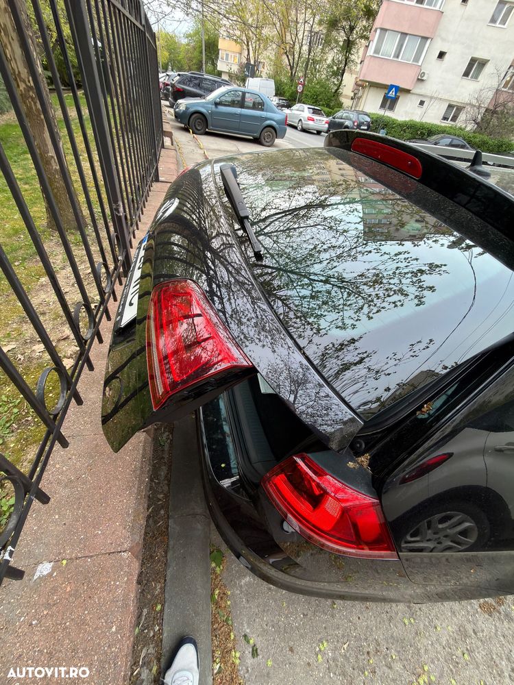 Volkswagen Golf 1.6 TDI DPF Highline - 20