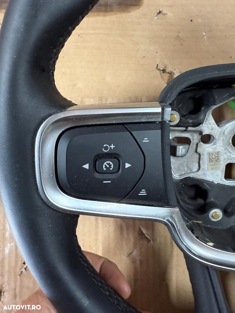 Volan piele cu comenzi VOLVO XC40 an 2023 stare foarte buna 12.000 km - 2