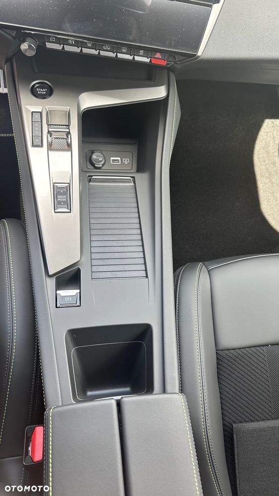 Peugeot 308 1.2 mHEV GT S&S e-DCS6 - 14