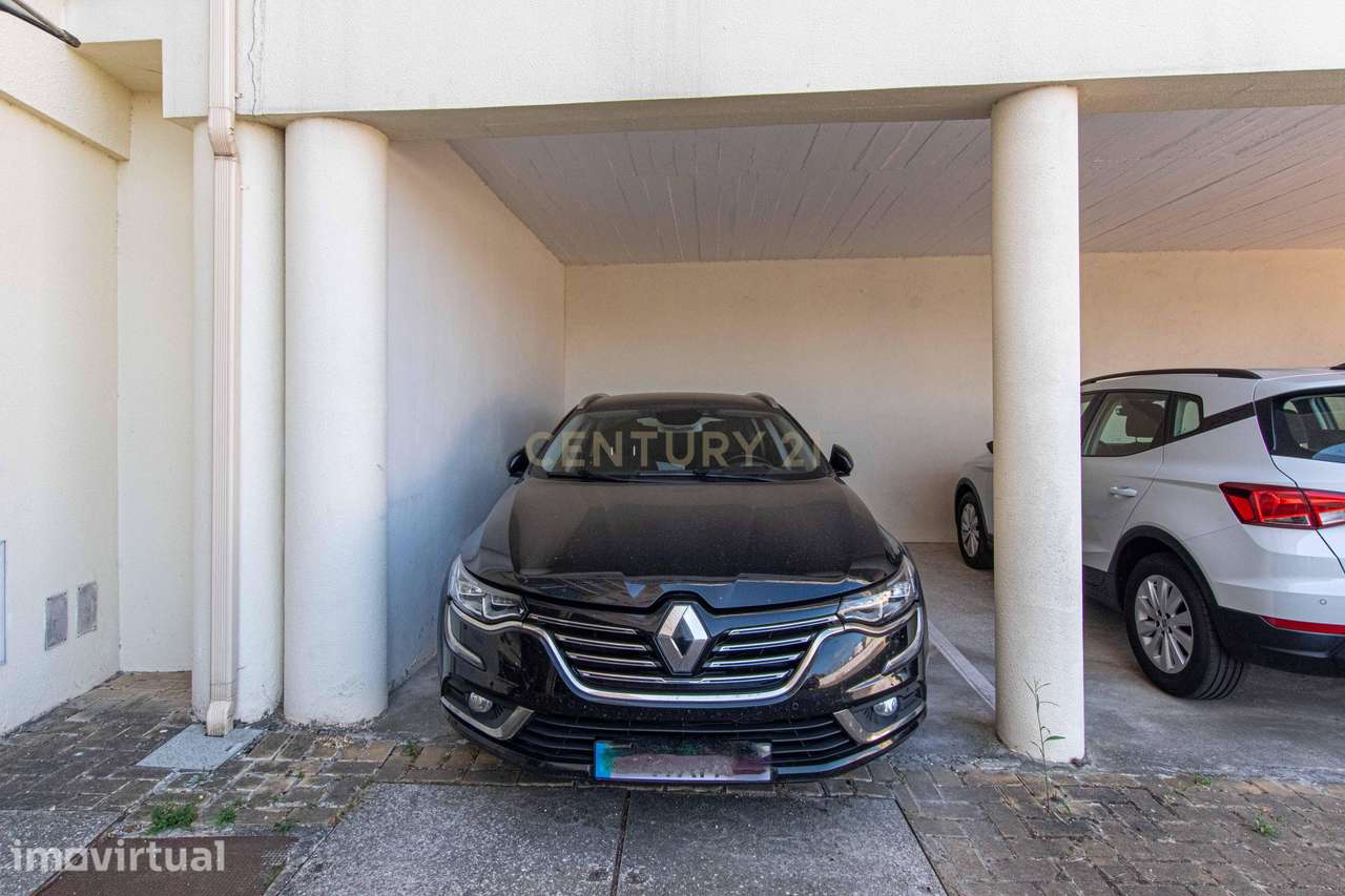 T4 Duplex Premium com Terraço / Arrecadação / 5 Lugares de Estacioname - Grande imagem: 4/55