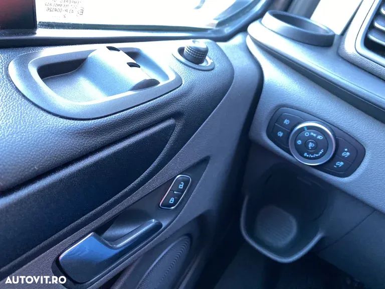 Ford Turneo Custom - 18