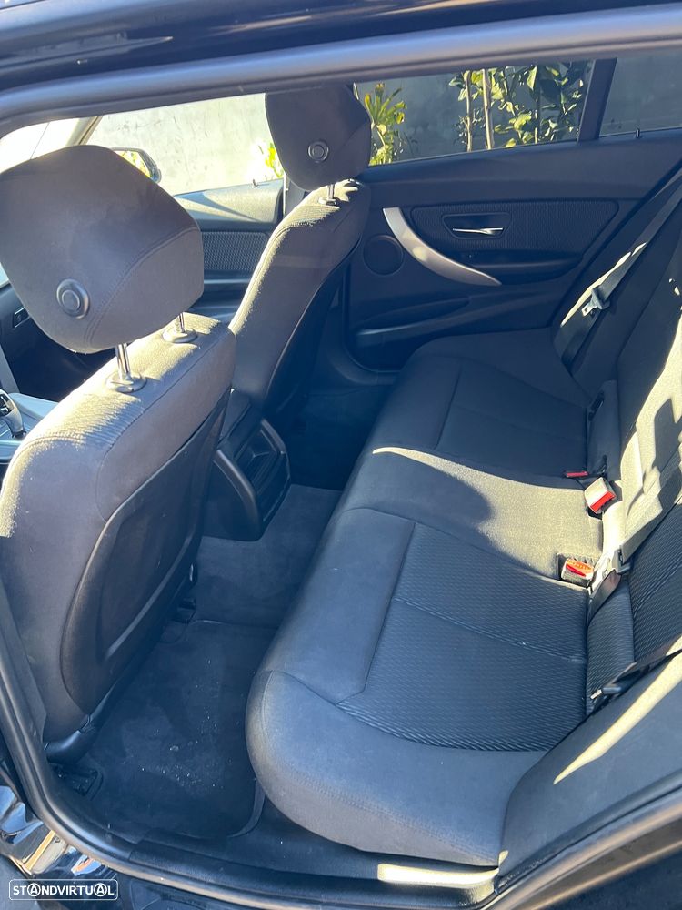 BMW 318 d Auto - 8