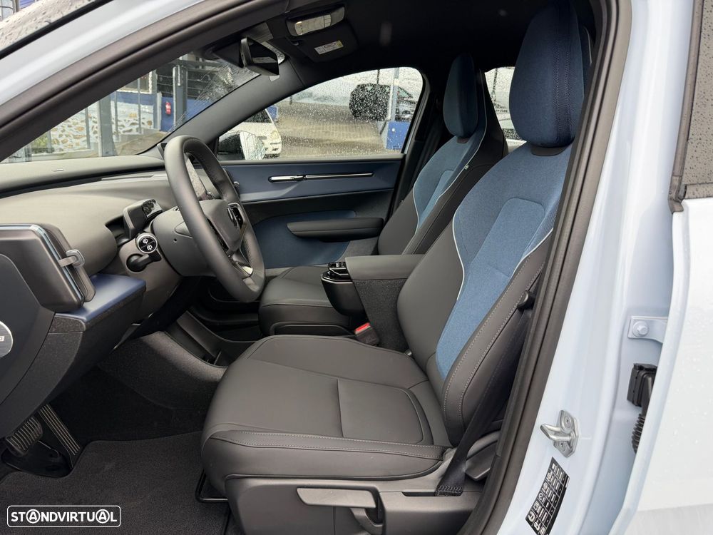 Volvo EX30 69 kWh Single Motor Extended Range Plus - 48