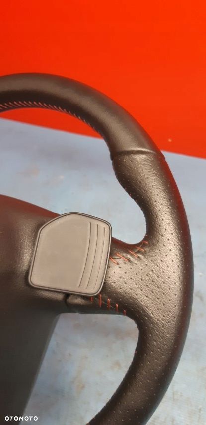 Seat Arona FR Kierownica czerwona nić Łopatki - 5