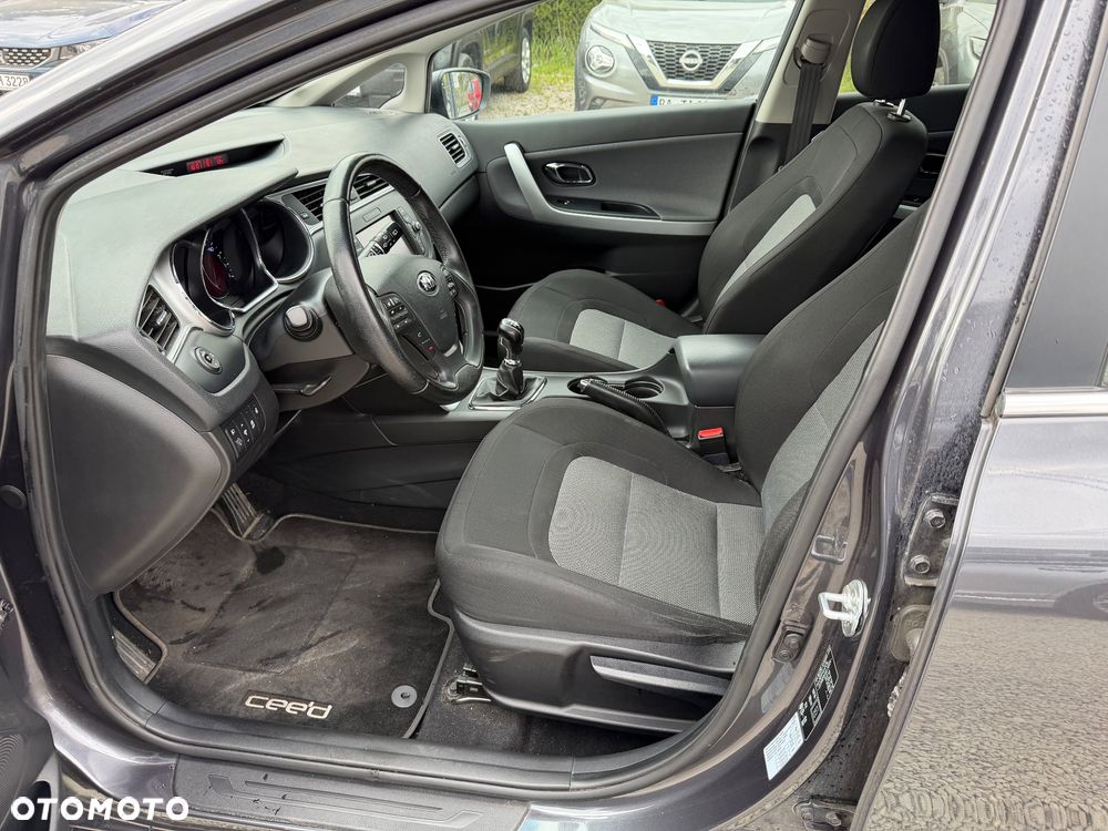 Kia Ceed 1.6 CRDi 136 ISG Dream-Team Edition - 29