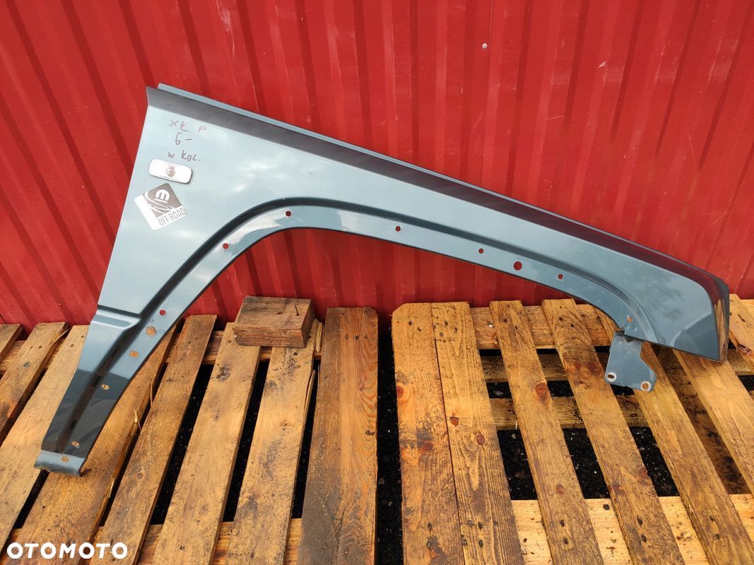 JEEP COMMANDER XK BŁOTNIK PRAWY PRZÓD ORYGINAŁ ŁADNY W KOLOR - 1