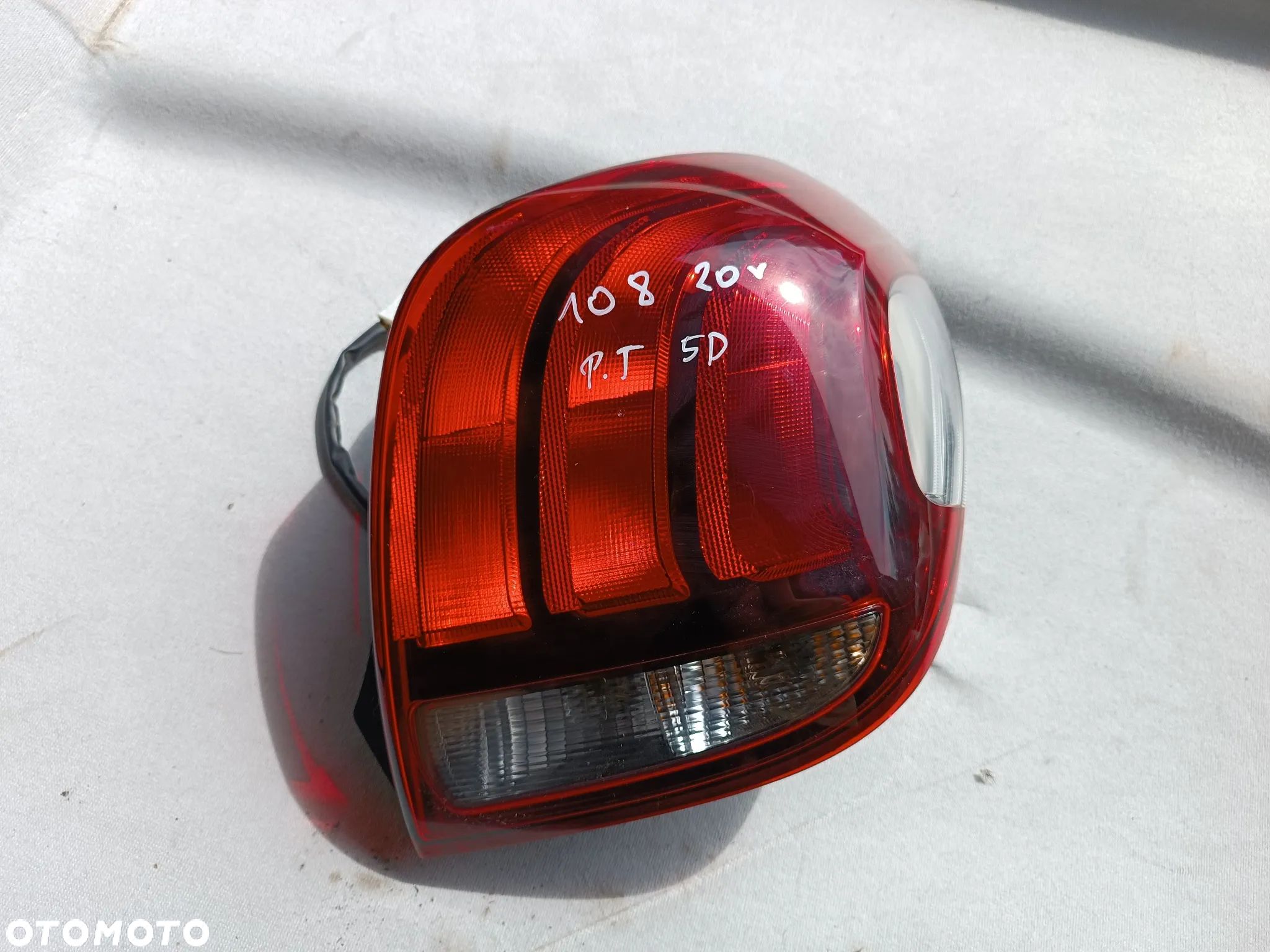 LAMPA TYŁ TYLNA PRAWA 81550-0H132  PEUGEOT 108 - 1