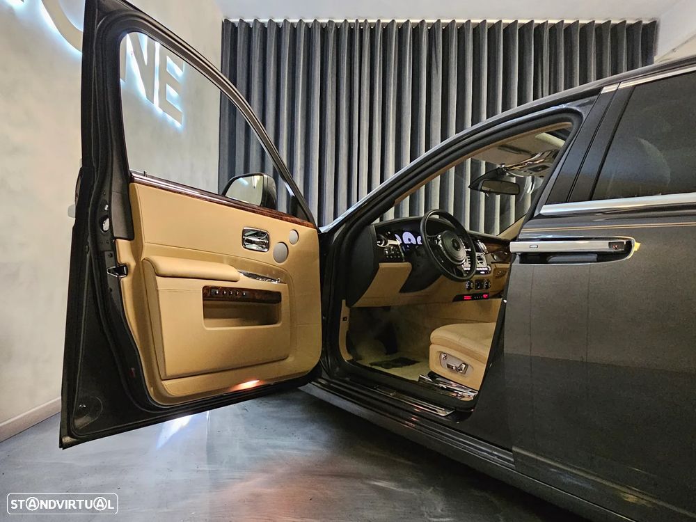 Rolls Royce Ghost - 45