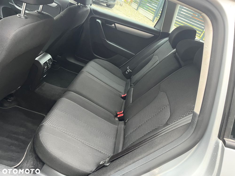 Volkswagen Passat - 15