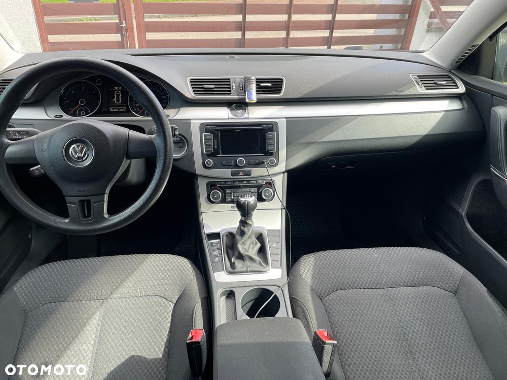Volkswagen Passat 1.6 TDI Comfortline - 5