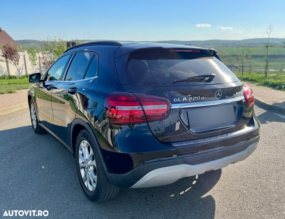 Mercedes-Benz GLA 220 d 4Matic 7G-DCT - 9