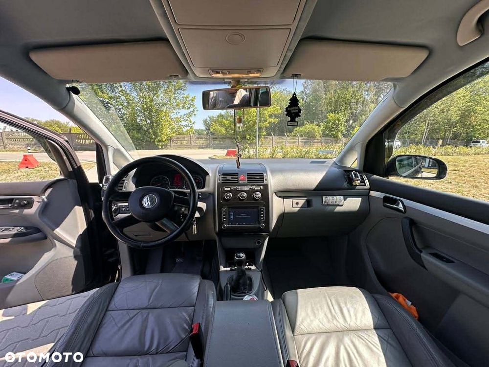 Volkswagen Touran 2.0 FSI Highline - 14