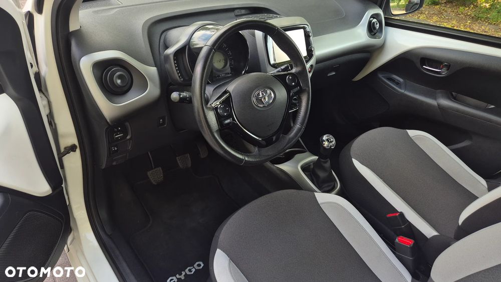 Toyota Aygo x-play - 12