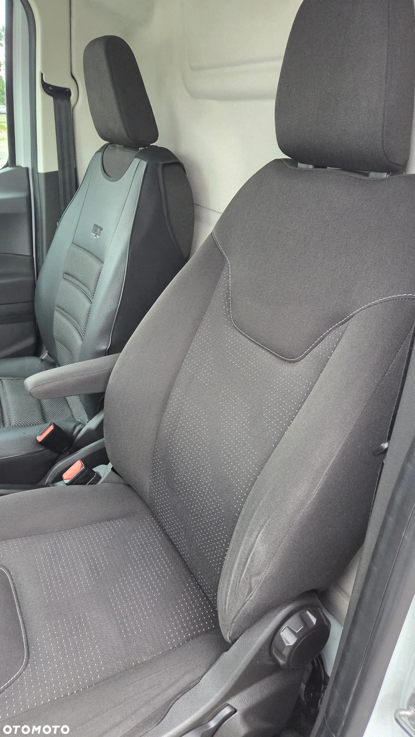 Ford Transit Courier - 10