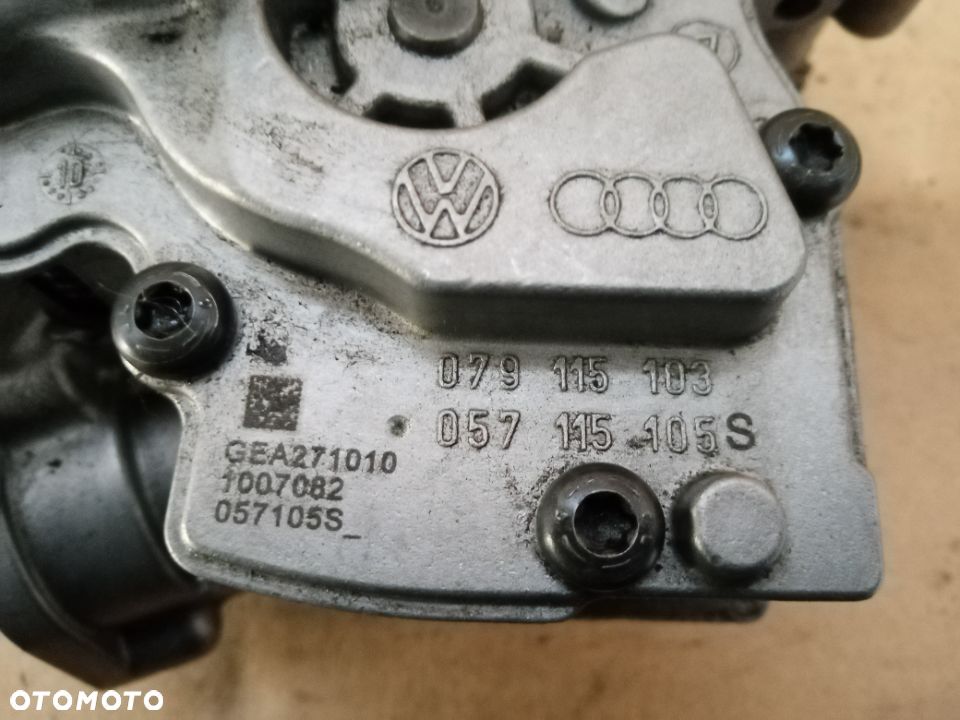 Pompa oleju Audi 4.2TDI Q7 A8 CDS 057115105S - 5