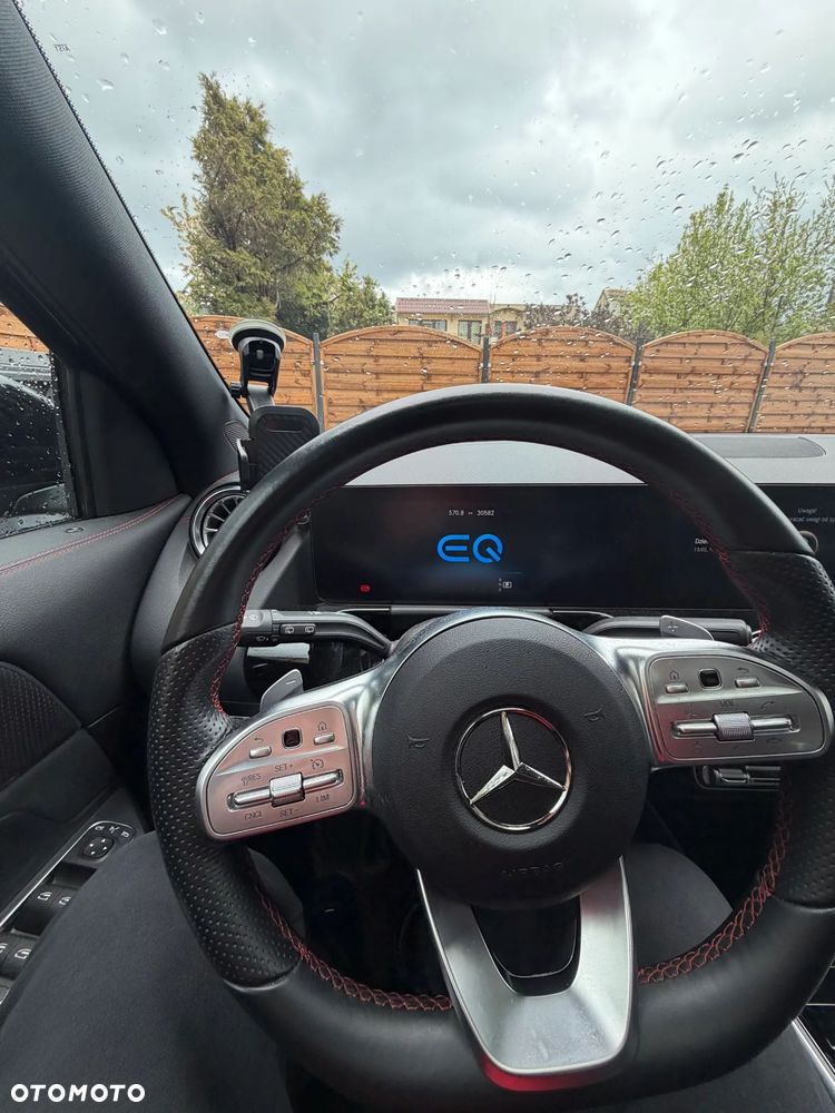 Mercedes-Benz EQA 300 66.5kWh 4-Matic AMG Line - 11