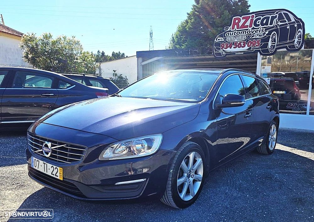 Volvo V60 2.0 D2 Momentum - 1