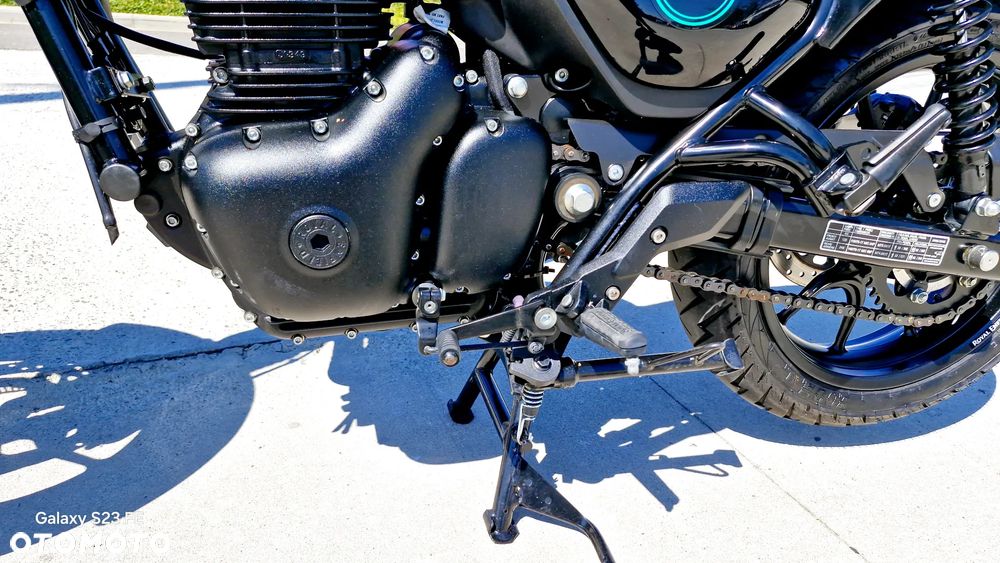 Royal Enfield HNTR - 18