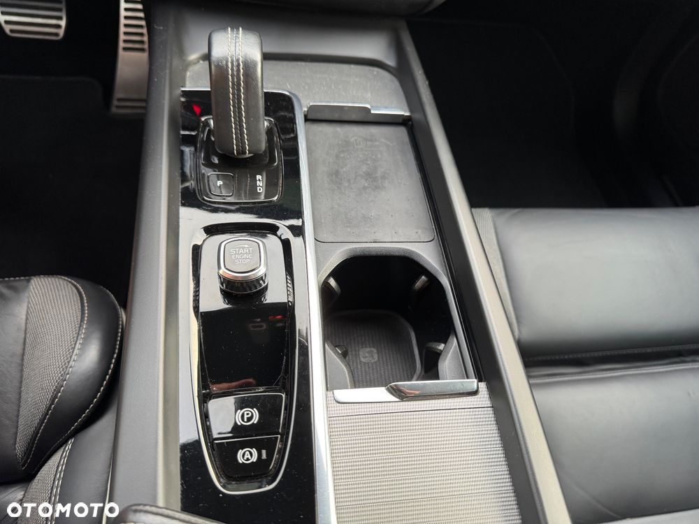 Volvo XC 60 B4 D AWD R-Design - 27