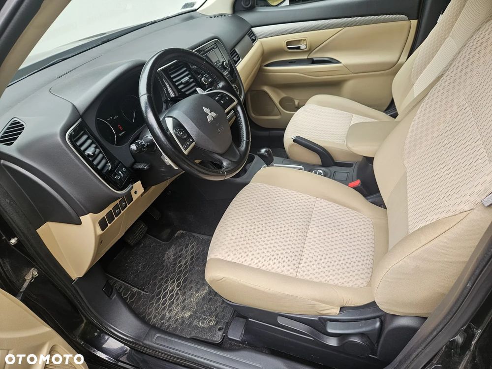 Mitsubishi Outlander - 9