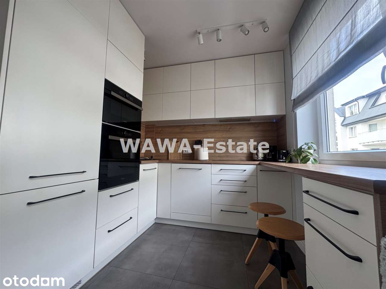 Dwa pokoje, widna kuchnia, balkon, prywatność.
