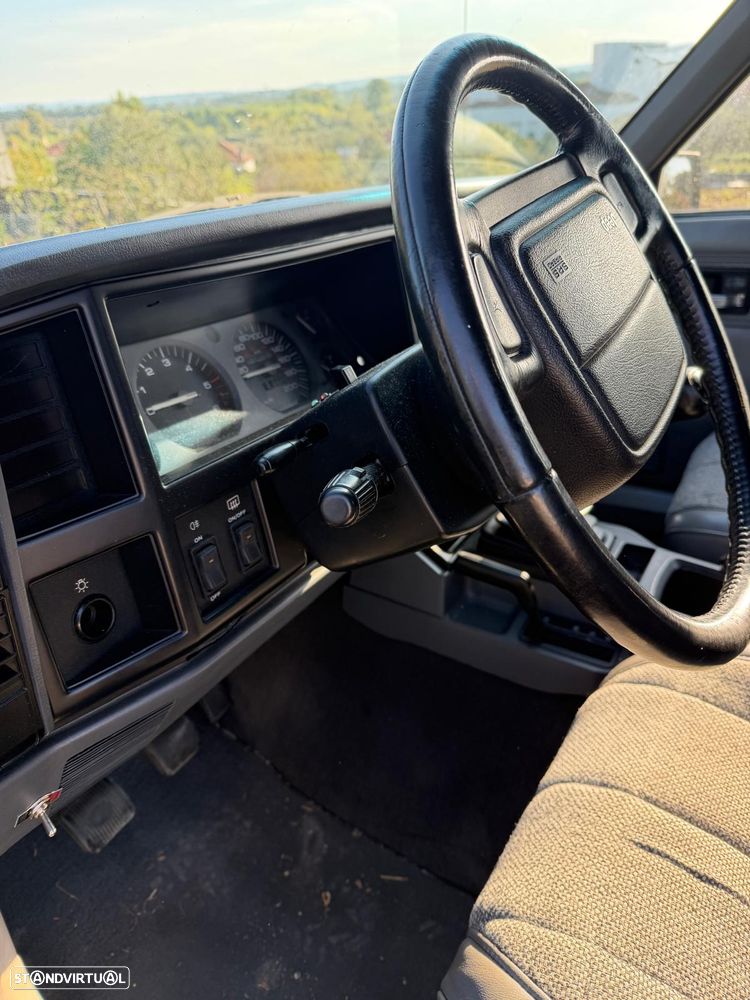 Jeep Cherokee - 12